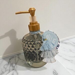 Asquith & Somerset Sandalwood & Vanilla Hand Wash | 16.9 oz Faceted Glass Bottle